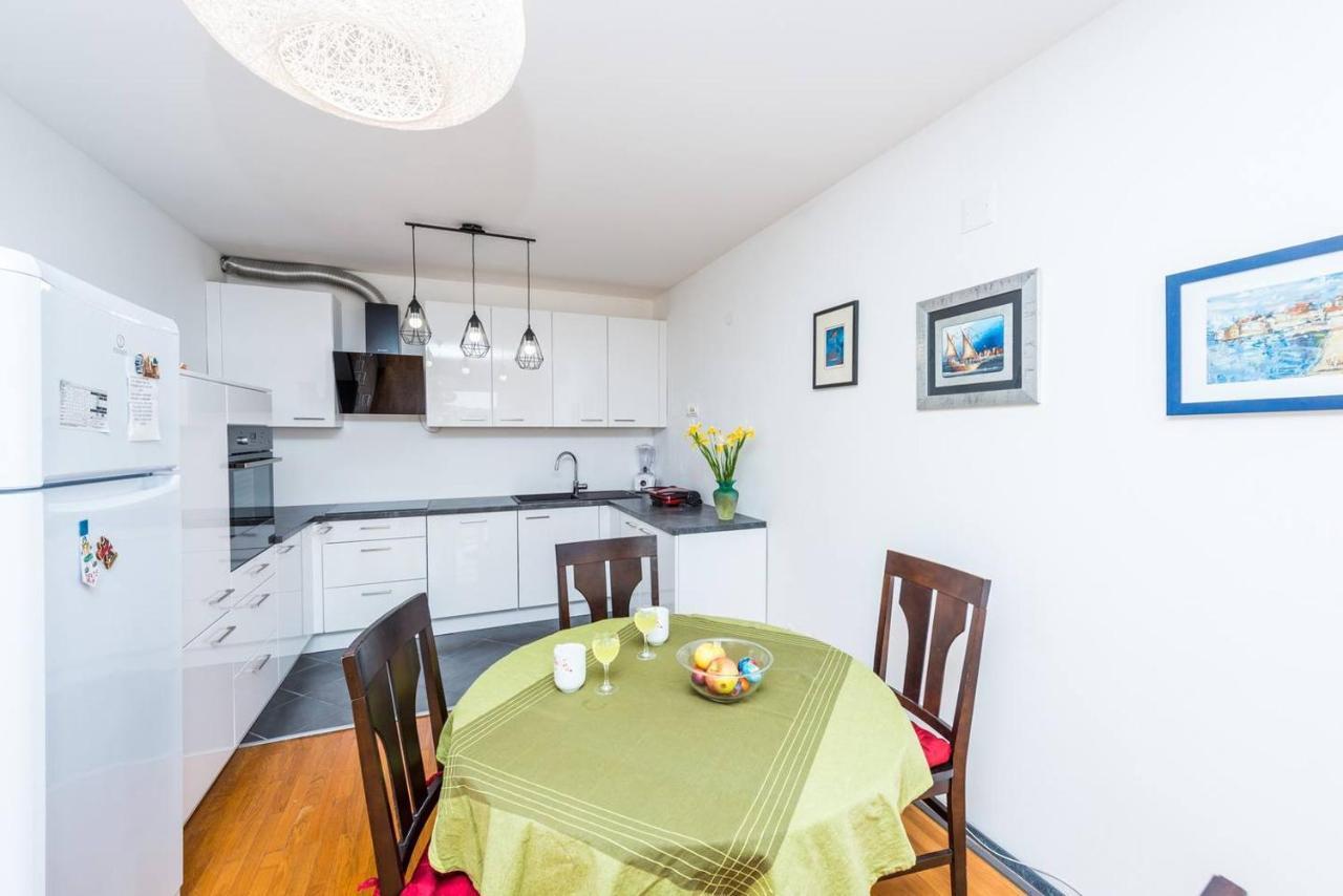 2 Bdrm *